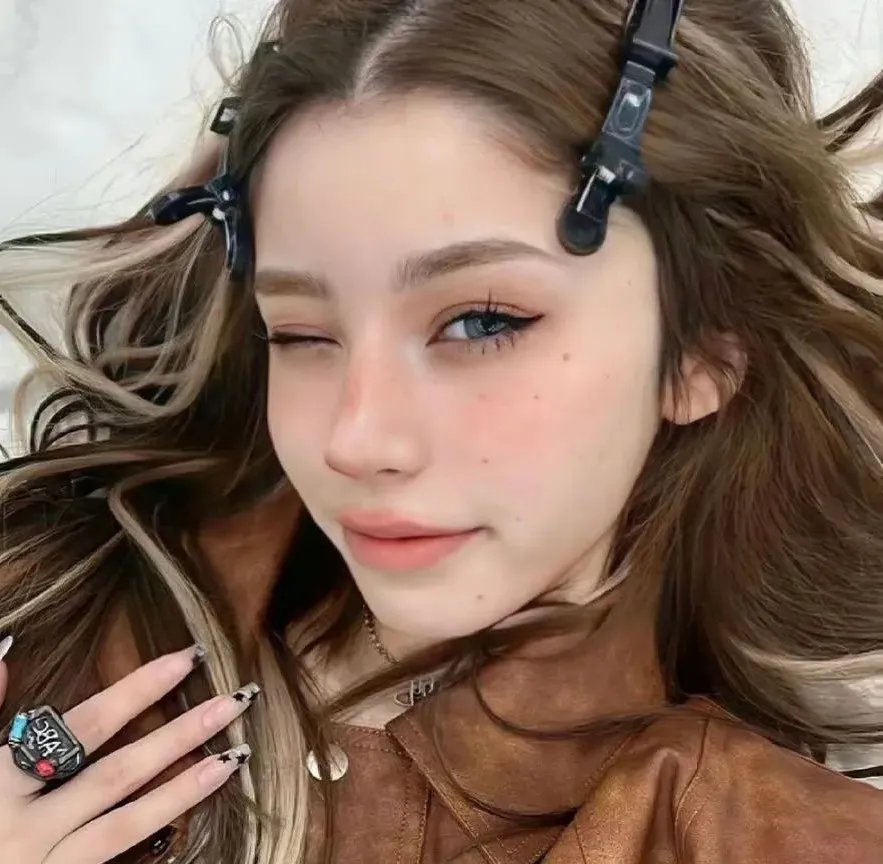 阴目侦信